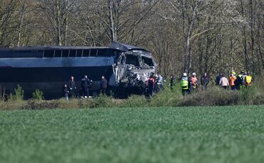 TGV kracht in Nordfrankreich in Laster