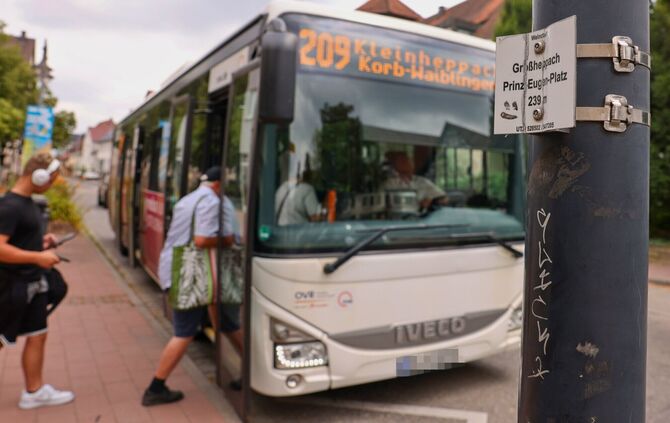 Bus der Linie 209 an der Haltestelle am Prinz-Eugen-Platz in Großheppach (Archivfoto).