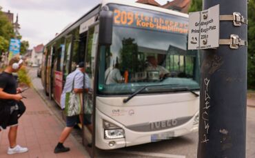 Bus der Linie 209 an der Haltestelle am Prinz-Eugen-Platz in Großheppach (Archivfoto).