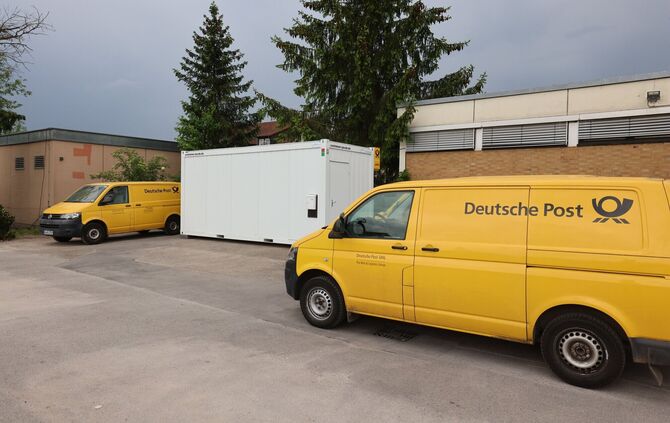 Seit Mai 2025 bietet die Post aus diesem Container ihre Dienstleistungen an. Das könnte sich bald ändern.