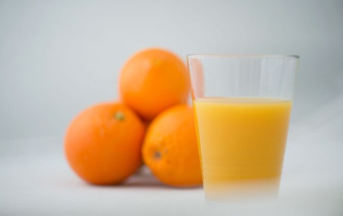 Kann lecker und teuer sein: ein Glas Organgensaft.