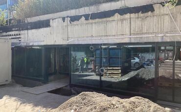 Noch ist der neue Rewe-Markt unter der Querspange eine Baustelle.