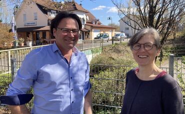 Die Architekten Moritz Seifert und Barbara Ludwig-Schwaderer im April 2026 in der Pop-up-Redaktion in Beutelsbach.
