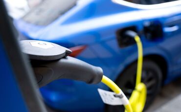 Elektroauto an Ladesäule