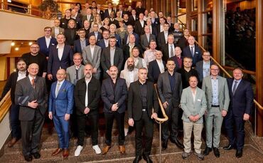 Die Jubilarinnen und Jubilare gemeinsam mit dem Stihl Beirats- und Aufsichtsratsvorsitzendem Dr. Nikolas Stihl und dem Stihl Ges