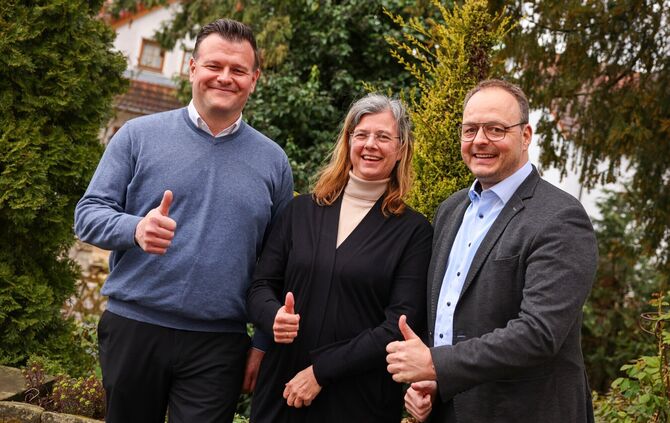 Florian Feirabend, Cornelia Kibgis, Björn Riker (v.l.n.r.) und Lucas Neddermann (nicht im Bild) ziehen gemeinsam an einem Strang