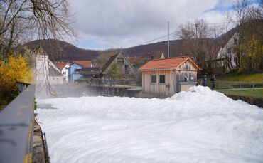 Lastwagen verliert Reiniger zur Seifenherstellung
