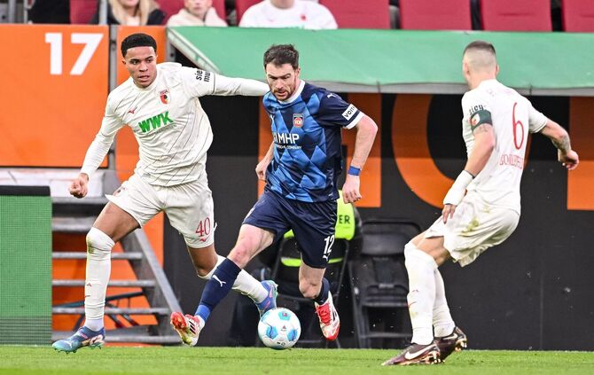 Noahkai Banks (l) und Jeffrey Gouweleeuw (r)