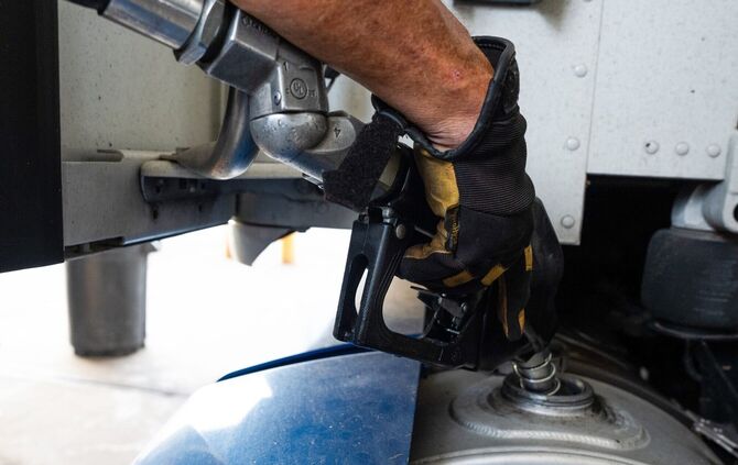 Die Polizei nennt die gestohlene Menge an Diesel ungewöhnlich hoch.(Symbolbild)