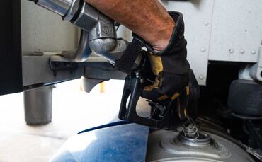 Die Polizei nennt die gestohlene Menge an Diesel ungewöhnlich hoch.(Symbolbild)