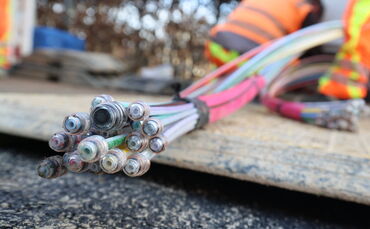 Ein Glasfaserkabel - in Stetten wird man sowas so schnell erstmal nicht sehen (Symbolfoto).