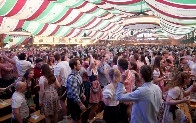 Die App "SafeNow" soll für mehr Sicherheit in den Festzelten auf dem Canstatter Wasen sorgen (Symbolfoto).