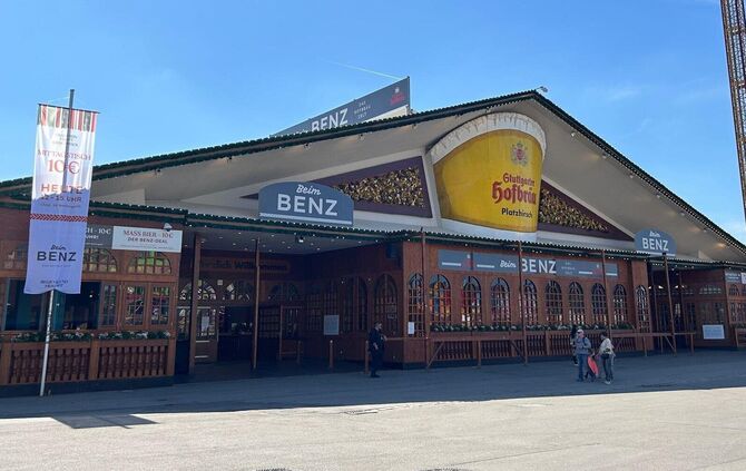 Beim "Ladies Afterwork beim Benz" können Frauen unter sich auf dem Frühlingsfest feiern (Symbolfoto).