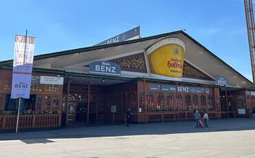 Beim "Ladies Afterwork beim Benz" können Frauen unter sich auf dem Frühlingsfest feiern (Symbolfoto).