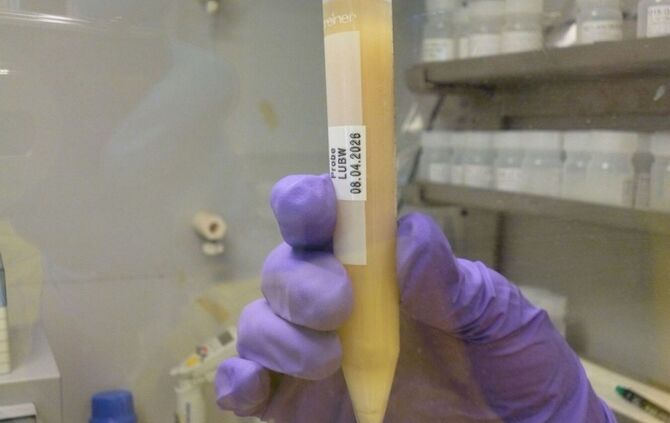 Substanz aus dem Behälter mit der Aufschrift "Polonium 210"