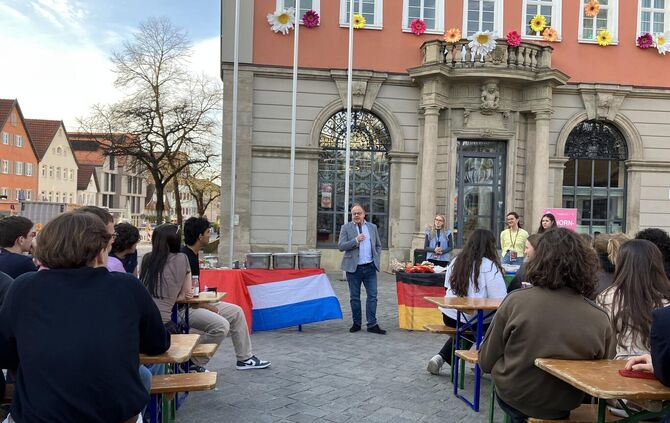 Oberbürgermeister Bernd Hornikel begrüßte die Jugendlichen aus ganz Europa.