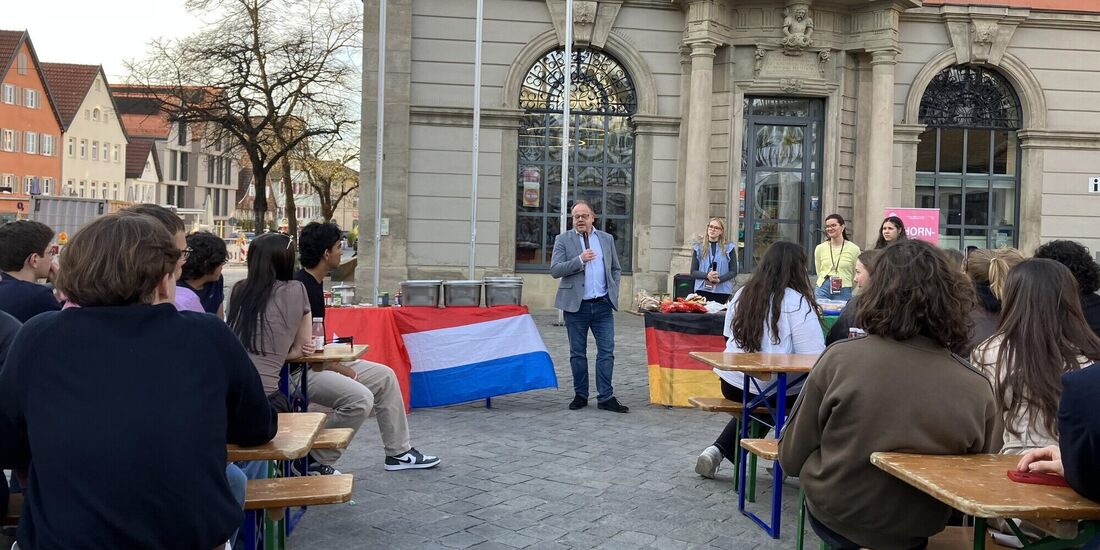 Oberbürgermeister Bernd Hornikel begrüßte die Jugendlichen aus ganz Europa.