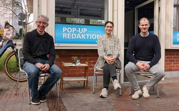 Unser letzter Tag in der Pop-up-Redaktion am Bahnhof Beutelsbach (von links): Bernd Klopfer (Redaktion), Zülal Acar (Redaktion) 