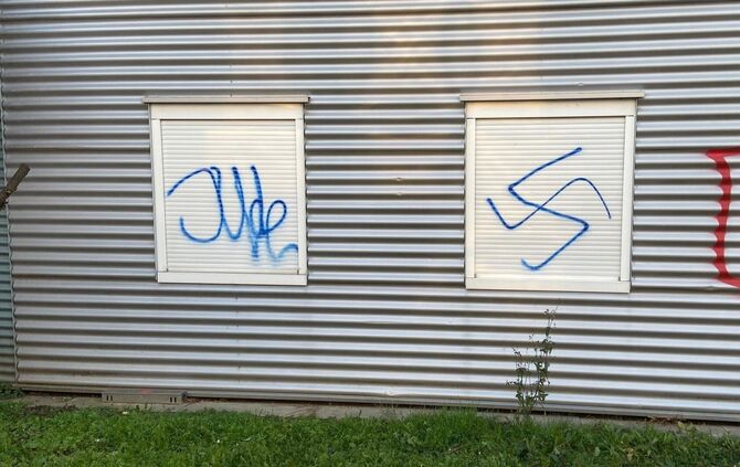 Solche Schmierereien fallen in die Kategorie politisch motivierte Kriminalität von rechts.