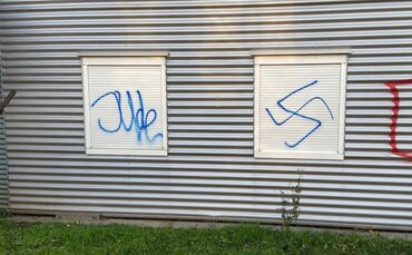 Solche Schmierereien fallen in die Kategorie politisch motivierte Kriminalität von rechts.