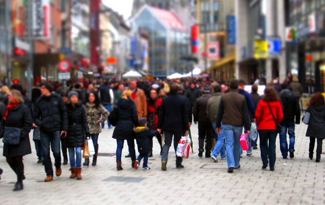 Menschen unterscheiden sich zwar optisch, doch sind die genetischen Unterschiede minimal. Menschenrassen existieren nicht.