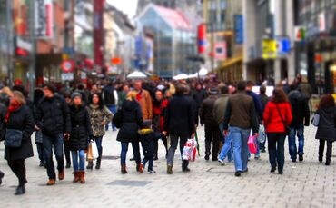 Menschen unterscheiden sich zwar optisch, doch sind die genetischen Unterschiede minimal. Menschenrassen existieren nicht.