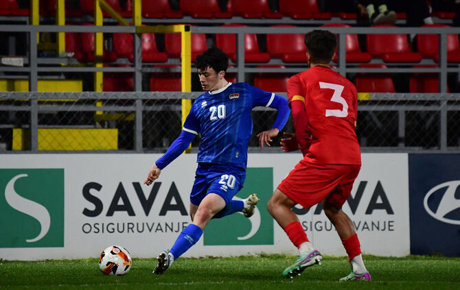 Bruno Poitner (links) bei seinem ersten Einsatz für Liechtensteins U21-Nationalmannschaft gegen die U20 von Nordmazedonien.