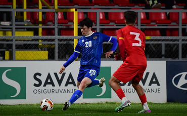 Bruno Poitner (links) bei seinem ersten Einsatz für Liechtensteins U21-Nationalmannschaft gegen die U20 von Nordmazedonien.