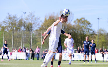Marcel Zimmermann verpasst eine Flanke seines Bruders Marvin knapp – es wäre das zwischenzeitliche 1:3 gewesen.