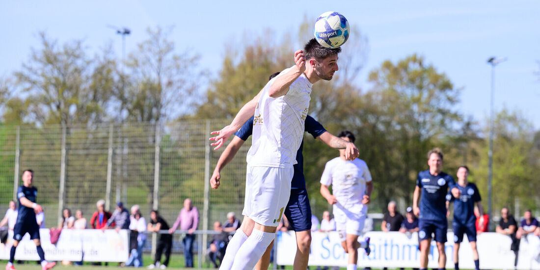Marcel Zimmermann verpasst eine Flanke seines Bruders Marvin knapp – es wäre das zwischenzeitliche 1:3 gewesen.