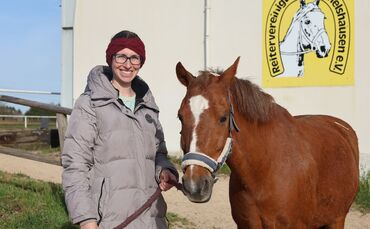 Selina Gerber (34) mit Schulpony "Lucky".