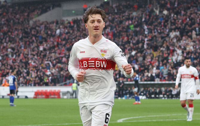 Angelo Stiller bejubelt sein 1:0.