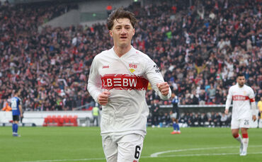 Angelo Stiller bejubelt sein 1:0.