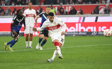 Deniz Undav rutscht – wie hier gut zu sehen ist – mit dem Standbein weg und setzt deswegen seinen Elfmeter gegen den HSV über da