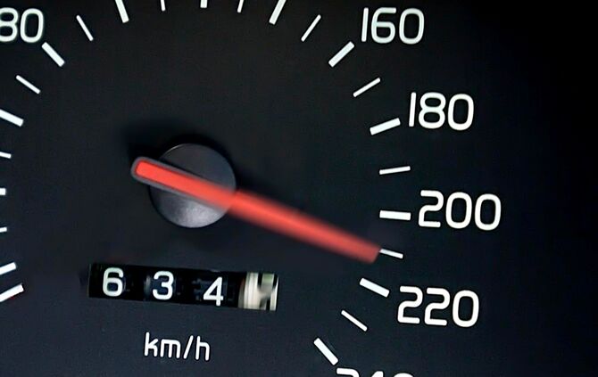 So schnell wird in Mutlagen zum Glück nicht gefahren. Doch viele halten sich offenbar nicht an die Tempo 30.