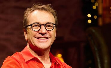 Heinrich del Core spielt am 15. Mai 2026 sein aktuelles Programm "Juhuu, meine Frau wird Oma!" in Winnenden.