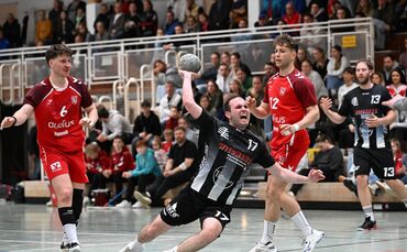 Der TSV Alfdorf/Lorch/Waldhausen machte am viertletzten Spieltag den Aufstieg in die Oberliga perfekt. Hier setzt sich Fabian Gr