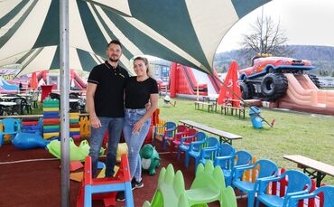 Noch bis 10. Mai sind Roy Sperlich und seine Frau Melanie mit ihrem "Happy Wonder Land" am Gänswasen in Plüderhausen.