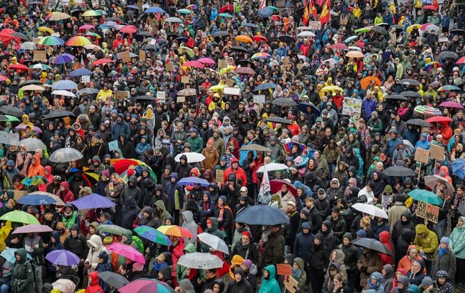 In Deutschland leben mehr als 80 Millionen Menschen. Laut einer Prognose könnte die Zahl in den kommenden Jahren sinken.