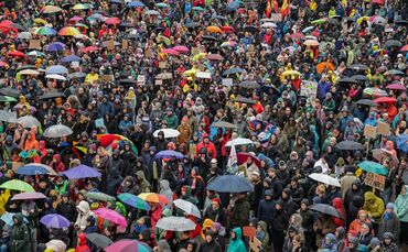 In Deutschland leben mehr als 80 Millionen Menschen. Laut einer Prognose könnte die Zahl in den kommenden Jahren sinken.