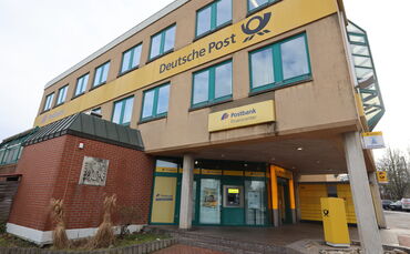 Was passiert mit dem Gebäude, in dem sich die Deutsche Post sowie die Postbank befanden? (Symbolfoto)