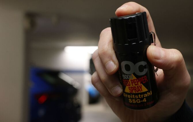 Ein Mann hat in einem Streit am Hauptbahnhof Stuttgart einen anderen Mann mit Pfefferspray besprüht. Die Polizei ermittelt nun (