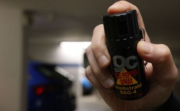 Ein Mann hat in einem Streit am Hauptbahnhof Stuttgart einen anderen Mann mit Pfefferspray besprüht. Die Polizei ermittelt nun (