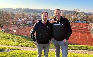 Das Organisationsteam Felix Gaiser (links) und Markus Mundl auf der Anlage des TC Schorndorf.