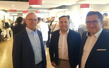 Die Drei sehen authentisch zufrieden aus: Friedhelm Illg, Thomas Wahler und Martin Kurrle, das Vorstandstrio der Remstalkellerei