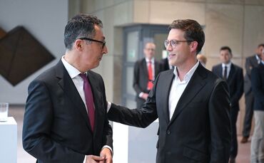 Sie dürften sich als Ministerpräsident und Stellvertreter am Kabinettstisch wiedertreffen: Cem Özdemir (Grüne) und Manuel Hagel 