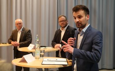 ZVW-Podiumsdiskussion zur Bürgermeisterwahl in Remshalden. Jutta Pöschko-Kopp und Michaela Kölbl befragten die drei Kandidaten R