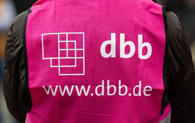 dbb Beamtenbund und Tarifunion