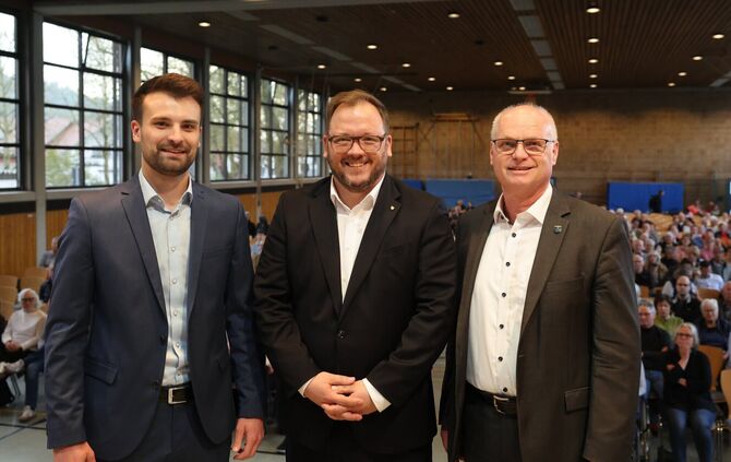 Felix Wiesner, Kevin Latzel und Reinhard Molt (von links) wollen die Bürgermeisterwahl in Remshalden am Sonntag, 19. April, gewi
