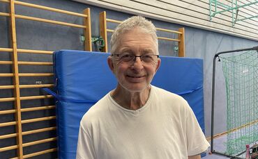 Winfried Döneke möchte anderen Betroffenen Mut machen. In Fellbach-Oeffingen spielt er mit Parkinson-Erkrankten und Nicht-Erkran